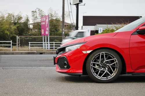 FK7 シビックハッチバック を HKS ハイパーマックス で ローダウン